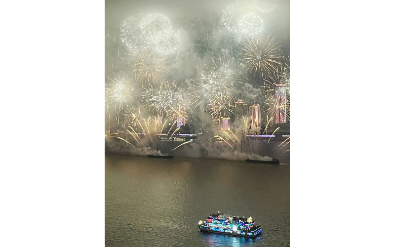 长航文旅 - 第二届长江文化艺术季启幕 “长江荣耀”点亮江城之夜